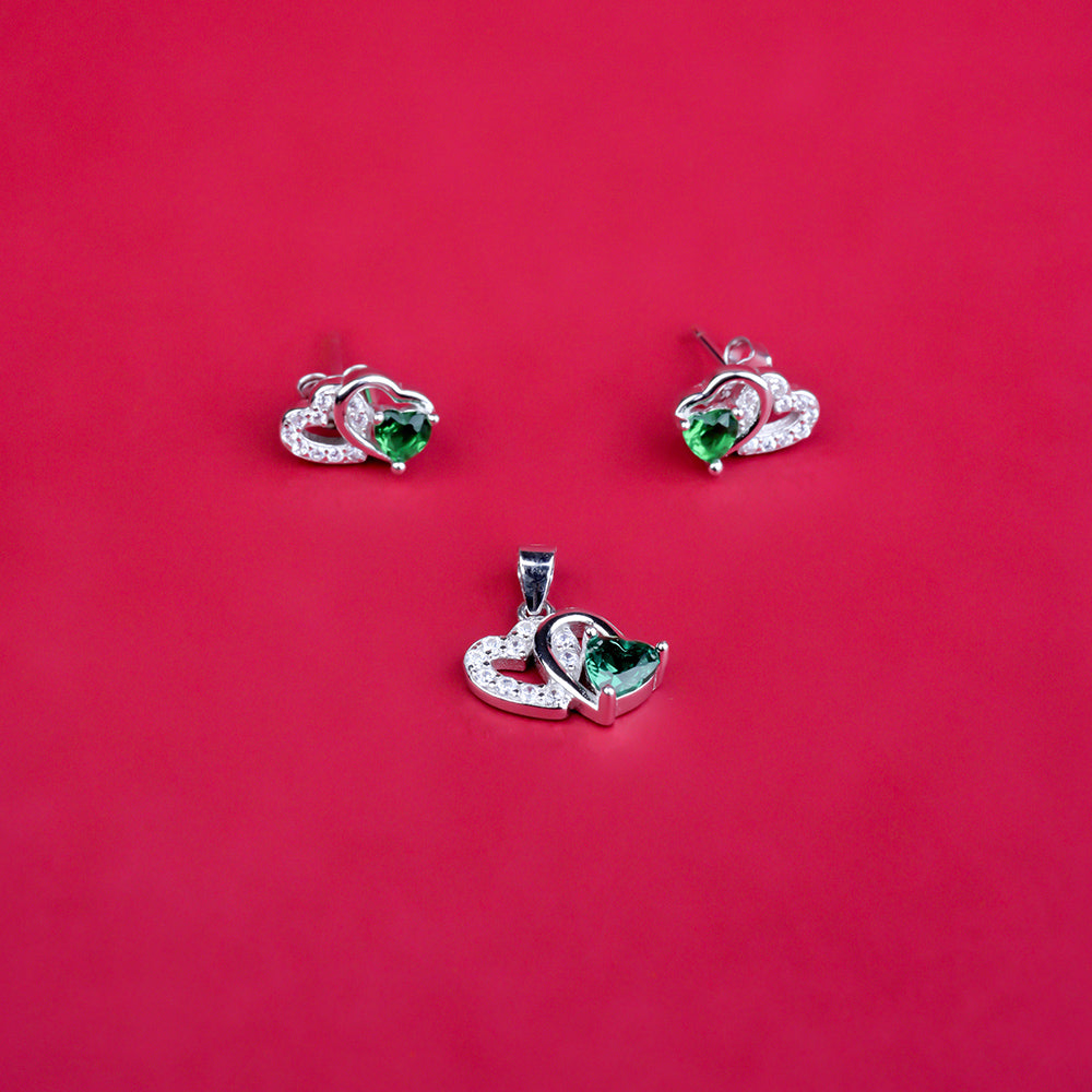 Fancy Heart  Shape Green Stone  Pendle Butty